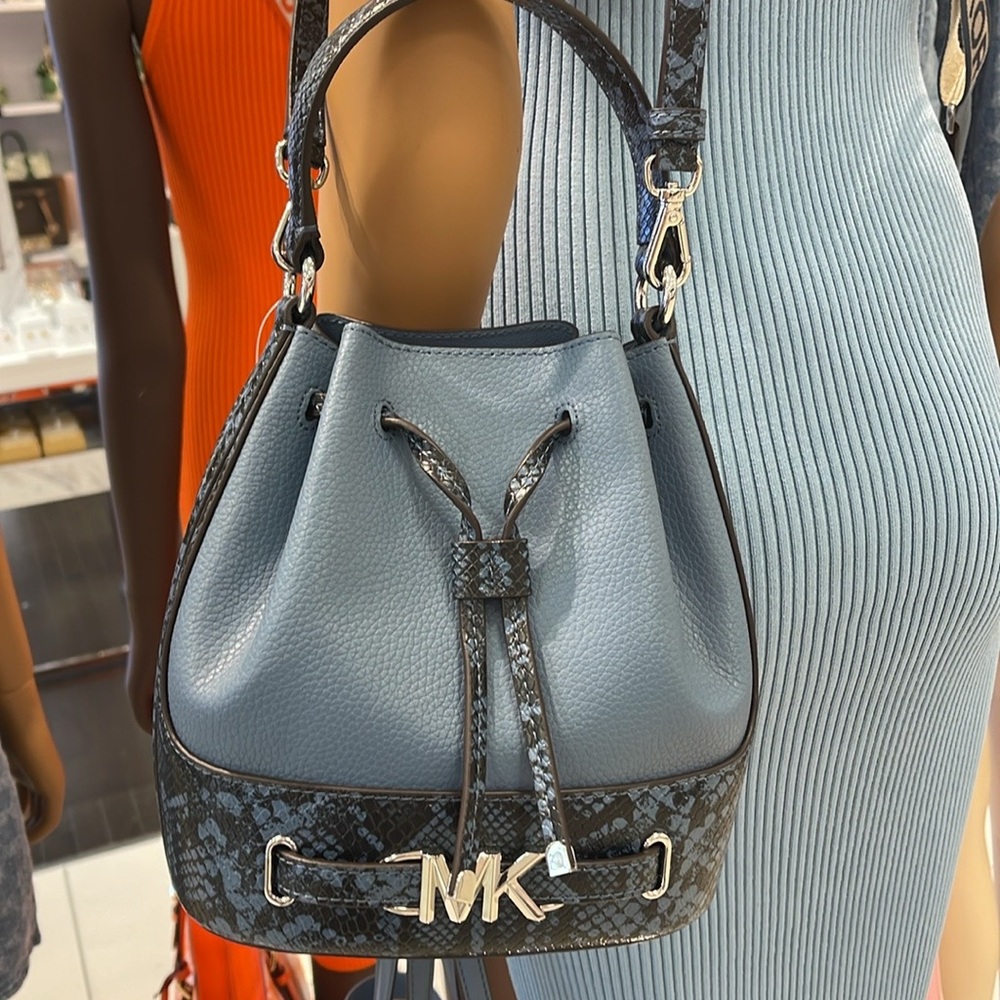 MICHAEL KORS 
Reed Md Pebbled Lthr Belted Bucket Messenger Satchel Crossbody
NWT - Picture 4 of 16